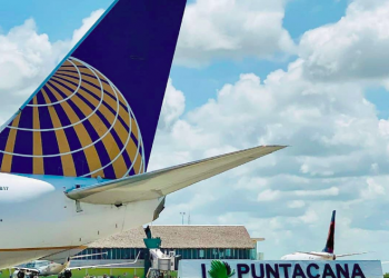 Avión en el Aeropuerto Internacional de Punta Cana