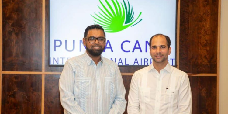 Presidente de Guyana visita varias empresas de Punta Cana 1 Frank Elìas Rainieri y Mohamed Ifaan Ali