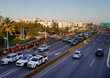 Regreso de vacacionista a Santo Domingo