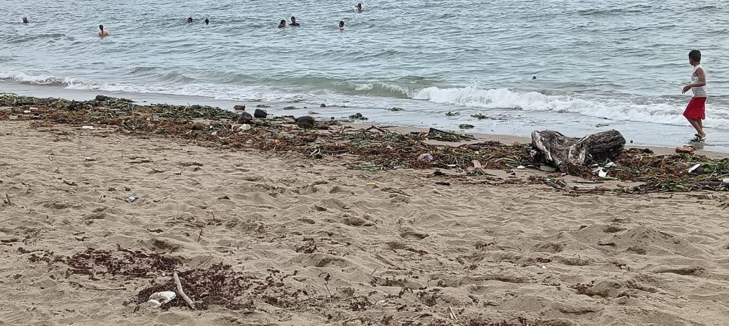 Playa Poza Bojolo en Nagua: ¿Olvido o descuido de las autoridades?