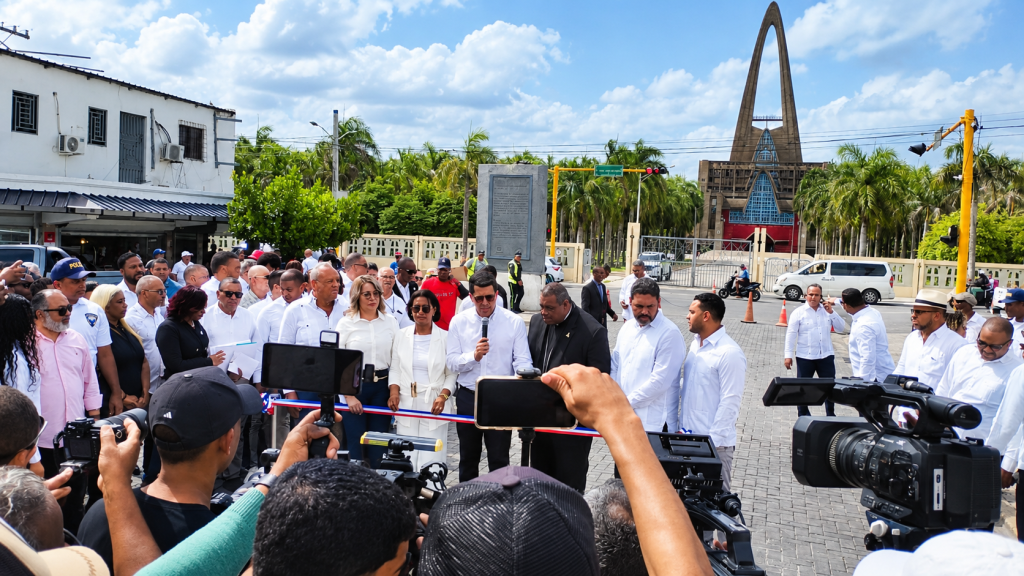 Collado entrega obra en Higuey