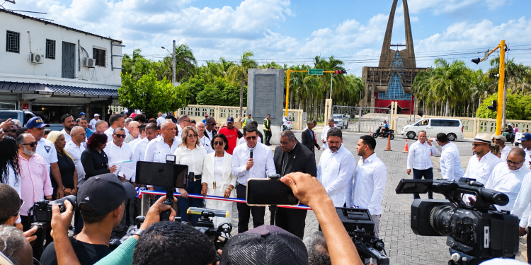 Collado entrega obra en Higüey