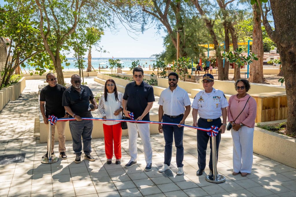 Obras del Mitur en Boca Chica